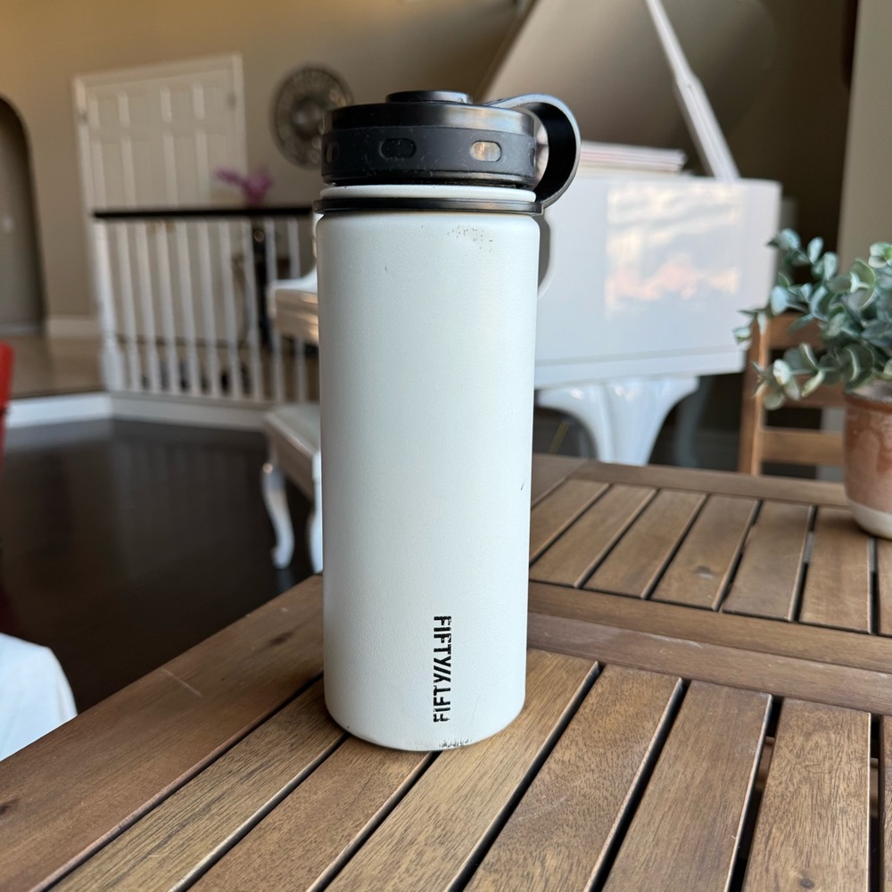 FIFTY/FIFTY White Vacuum Insulated Water Bottle 18 oz Stainless Steel Black